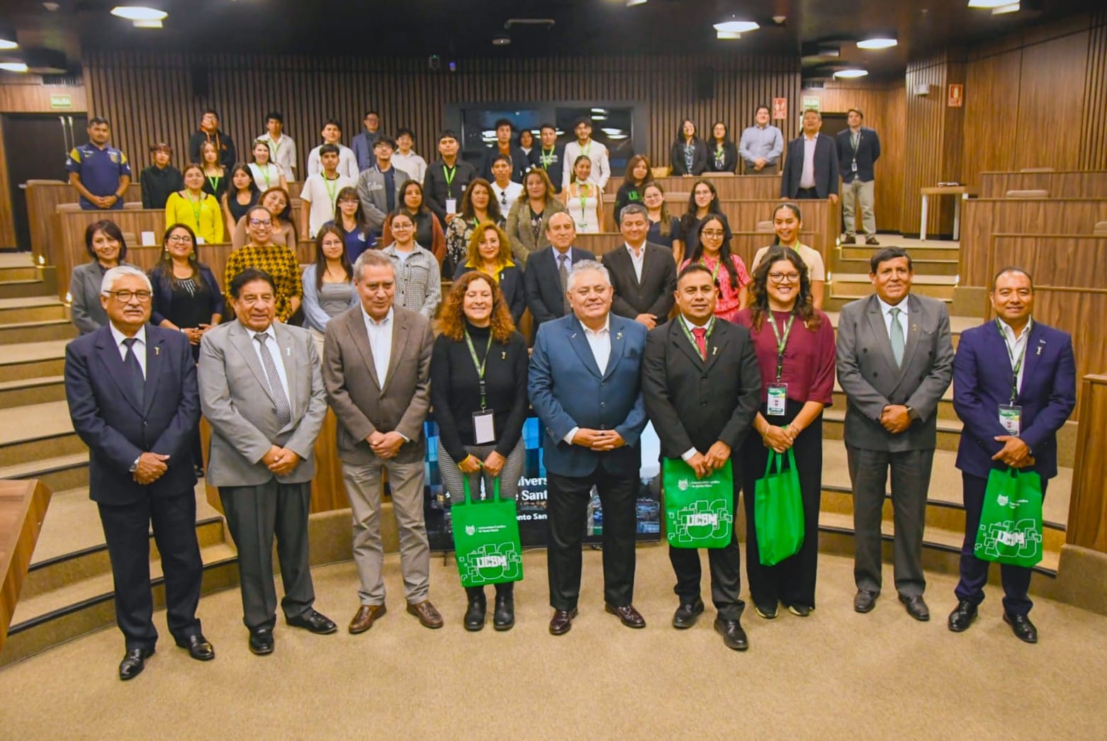 Embajadores UATx fortalecen lazos académicos y culturales en Perú